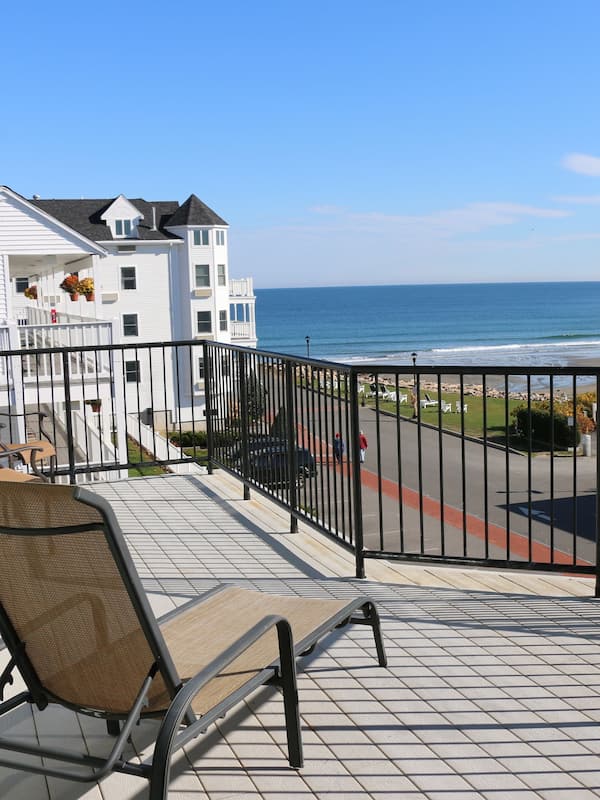 Meeting House Building, 1 King Bed with Fireplace, Oceanview | Balcony
