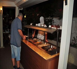 Outdoor dining - Azak Hotel (Antalya)