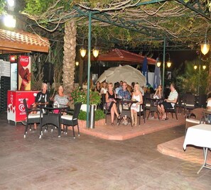 Outdoor dining - Azak Hotel (Antalya)