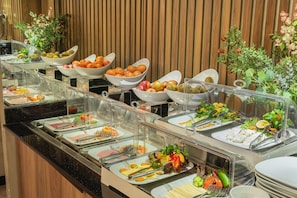 Se ofrece un desayuno bufé (20 EUR por persona)