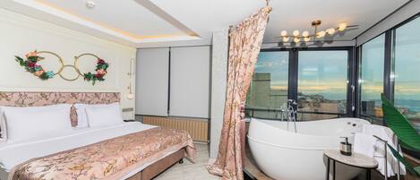 King Suite with Jacuzzi and Sea View | Vista desde la habitación