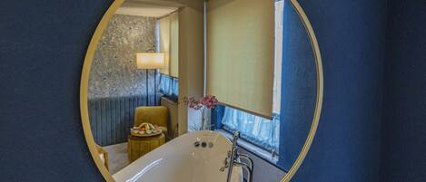 Executive Suite | Tab mandi berpancutan