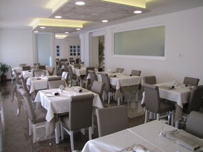 Lunch and dinner served, local cuisine - Hotel Ristorante Scaranò (Levico Terme)