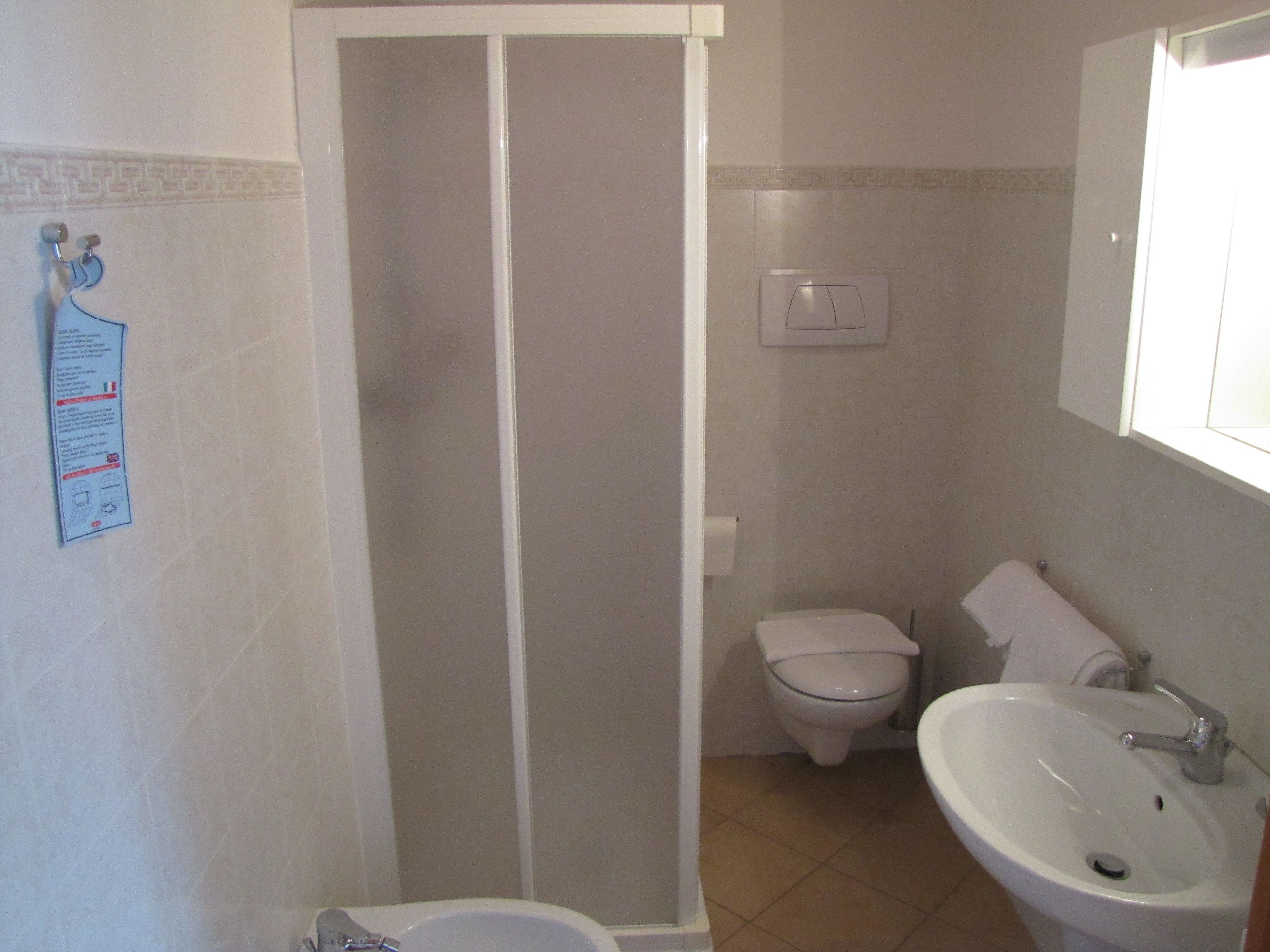 shower, free toiletries, bidet, towels