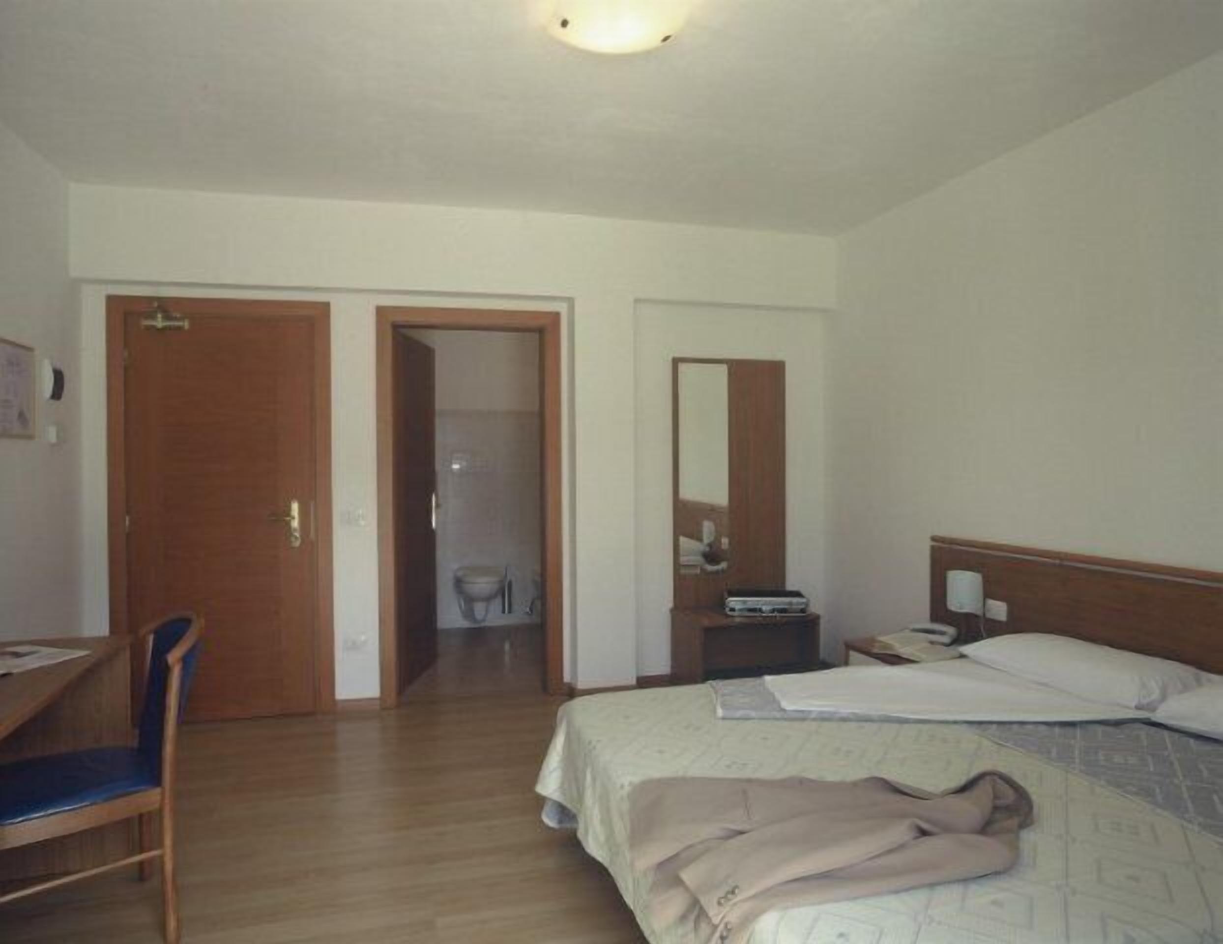 in-room safe, desk, free cots/infant beds, free wifi