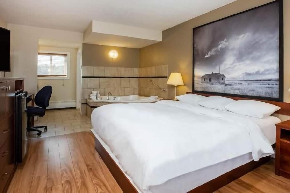 Surmatelas, bureau, fer et planche à repasser, lits bébé (en supplément)