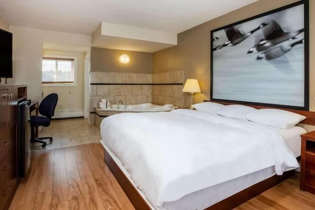 Surmatelas, bureau, fer et planche à repasser, lits bébé (en supplément)