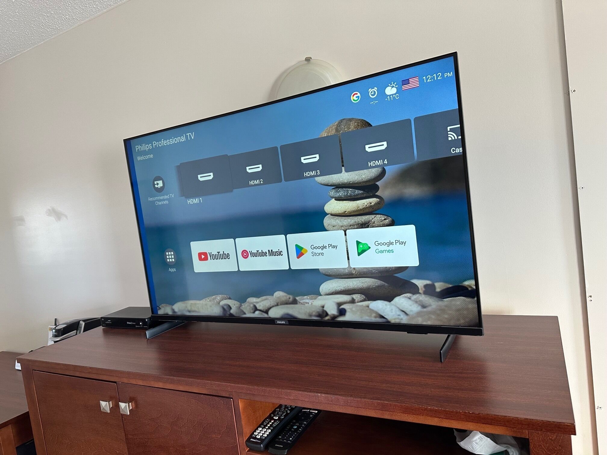 Pillowtop beds, desk, iron/ironing board, cribs/infant beds