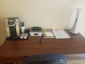 舒適加層、書桌、熨斗/熨衣板、搖籃/嬰兒床