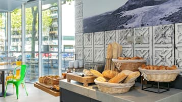Daily buffet breakfast (EUR 13.90 per person)