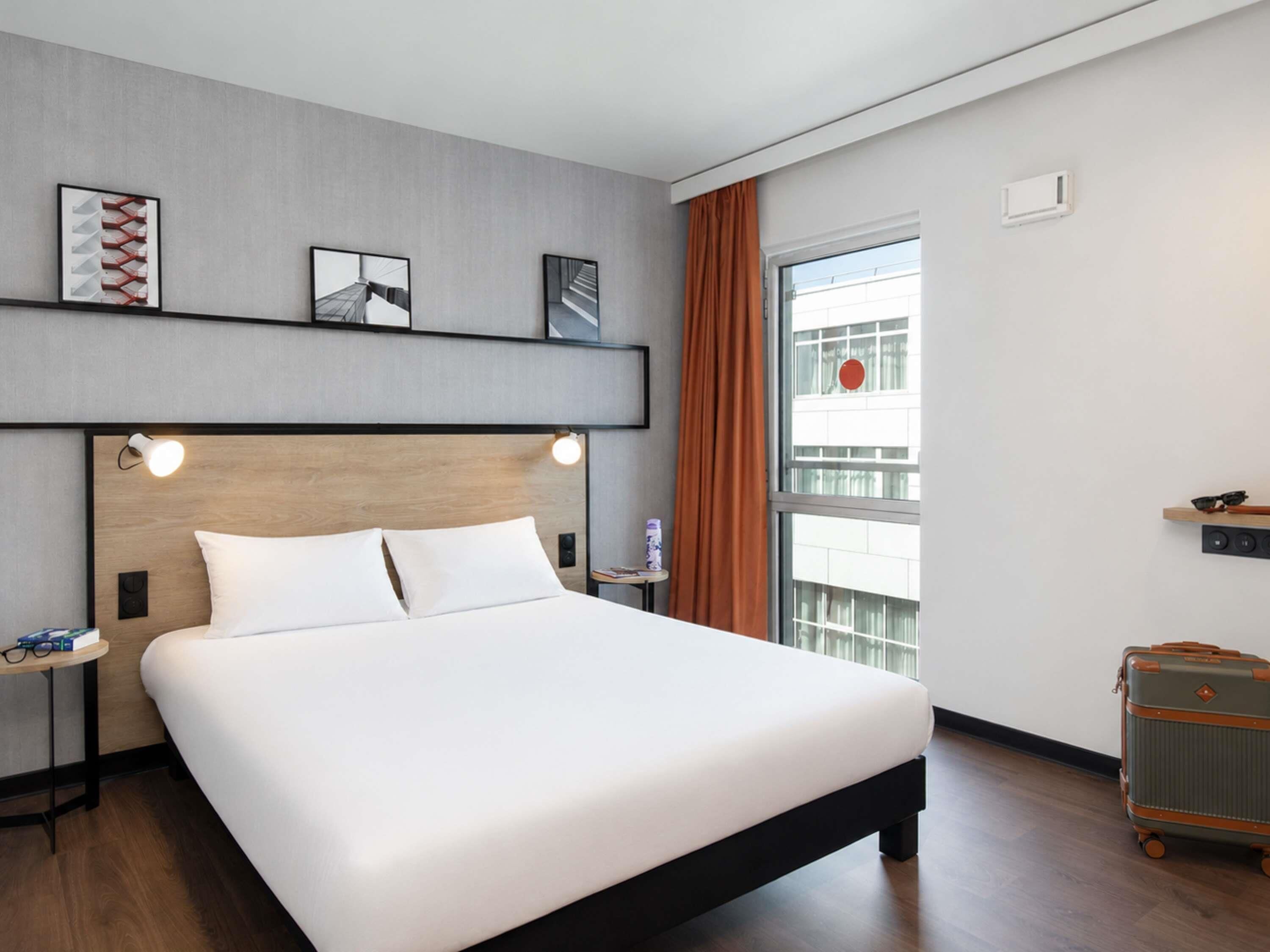 Standard Room, 1 Queen Bed | Premium bedding, desk, soundproofing, iron/ironing board