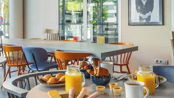 Daily buffet breakfast for a fee