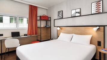 Standard Room, 1 Queen Bed | Premium bedding, desk, soundproofing, iron/ironing board