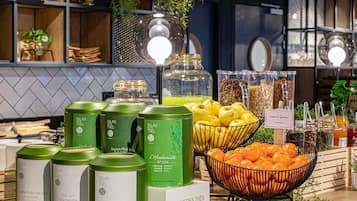 Se ofrece un desayuno bufé todos los días (13.90 EUR por persona)