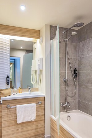 Standaard kamer, 1 queensize bed | Badkamer |  milieuvriendelijk toiletgerief, een haardroger, handdoeken, zeep