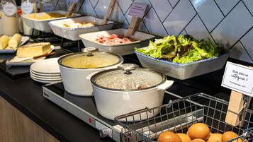 Dagelijks ontbijtbuffet (EUR 13.90 per persoon)