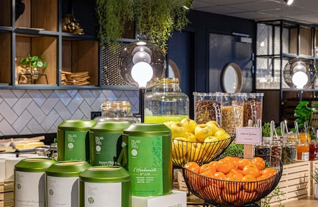 Se ofrece un desayuno bufé todos los días (13.90 EUR por persona). ibis Clermont Ferrand Centre Stade