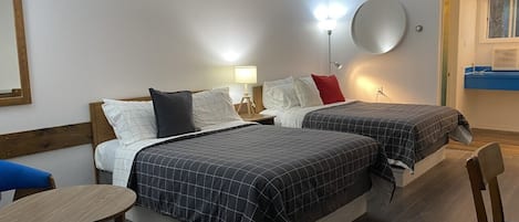 Rom, 2 dobbeltsenger | Individuelt dekorert, individuelt innredet og skrivebord