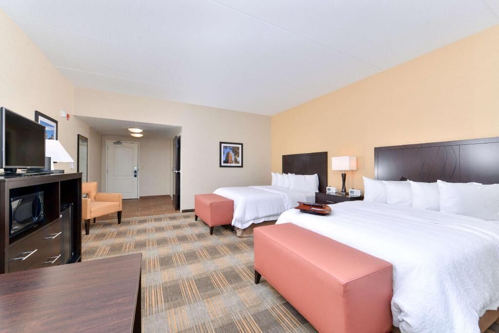 Hypo-allergenic bedding, in-room safe, blackout drapes