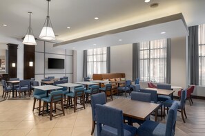 Breakfast area - Hampton Inn & Suites Roanoke-Downtown (Roanoke)