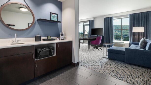 Unclassified image, 1 of 54, button - Hampton Inn & Suites Roanoke-Downtown (Roanoke)