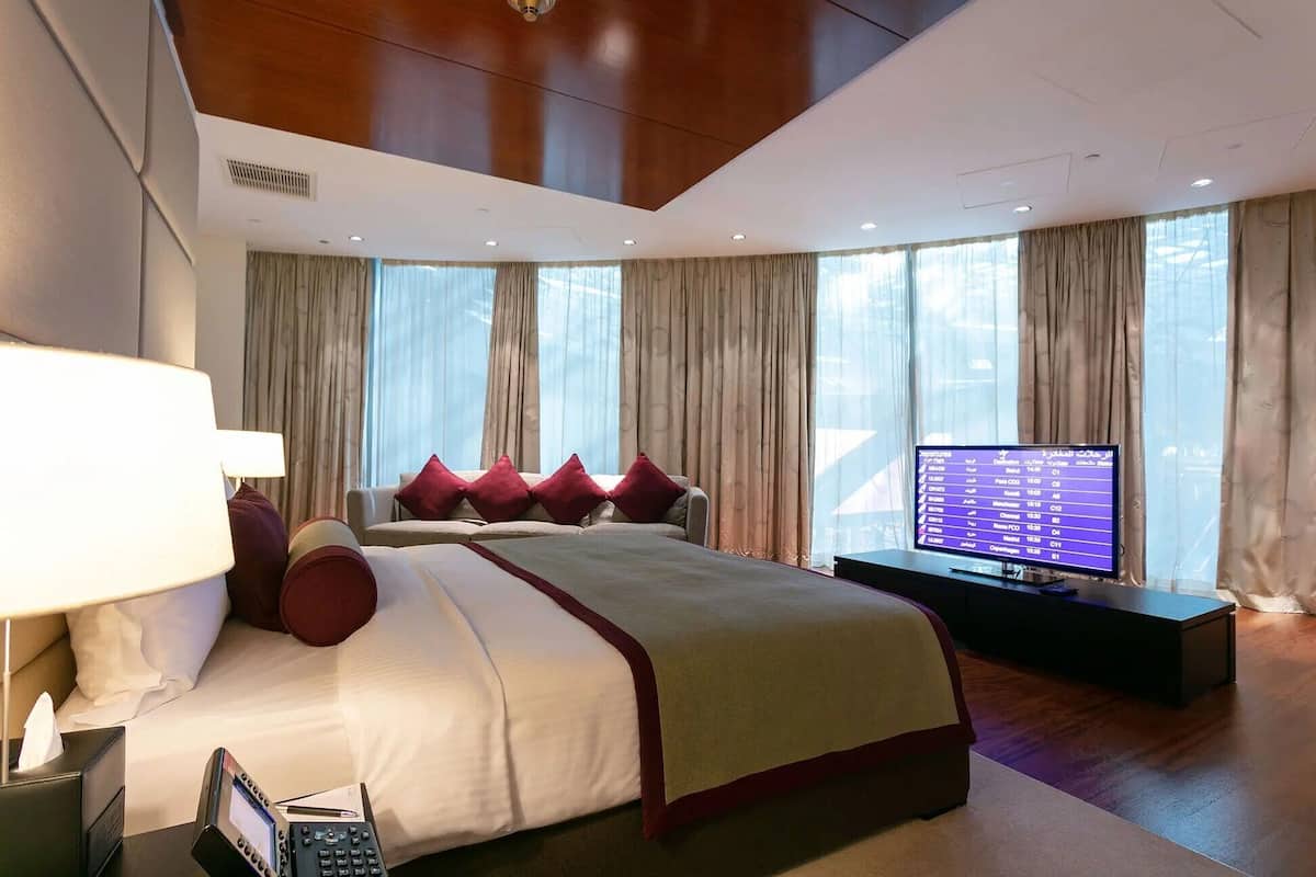 Family Suite, Berbilang Katil | Bar mini, peti besi dalam bilik, meja, kalis bunyi