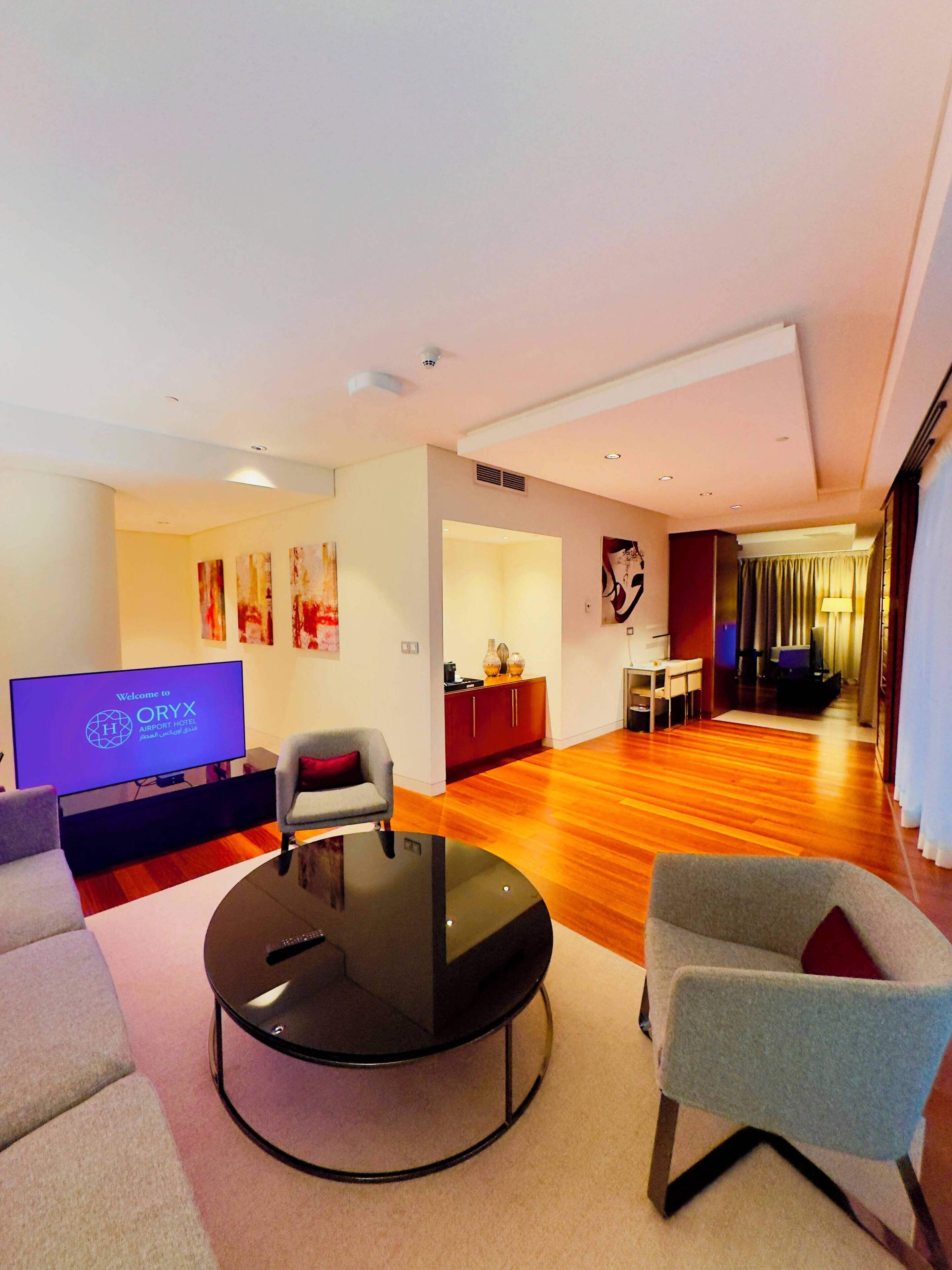 Executive Suite, 1 King Bed | Living area | 42-inch flat-screen TV with satellite channels, TV