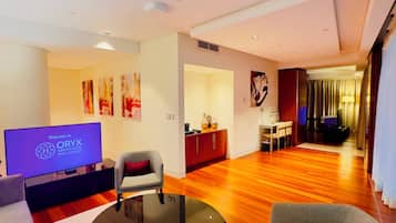 Executive Suite, 1 King Bed | Living area | 42-inch flat-screen TV with satellite channels, TV