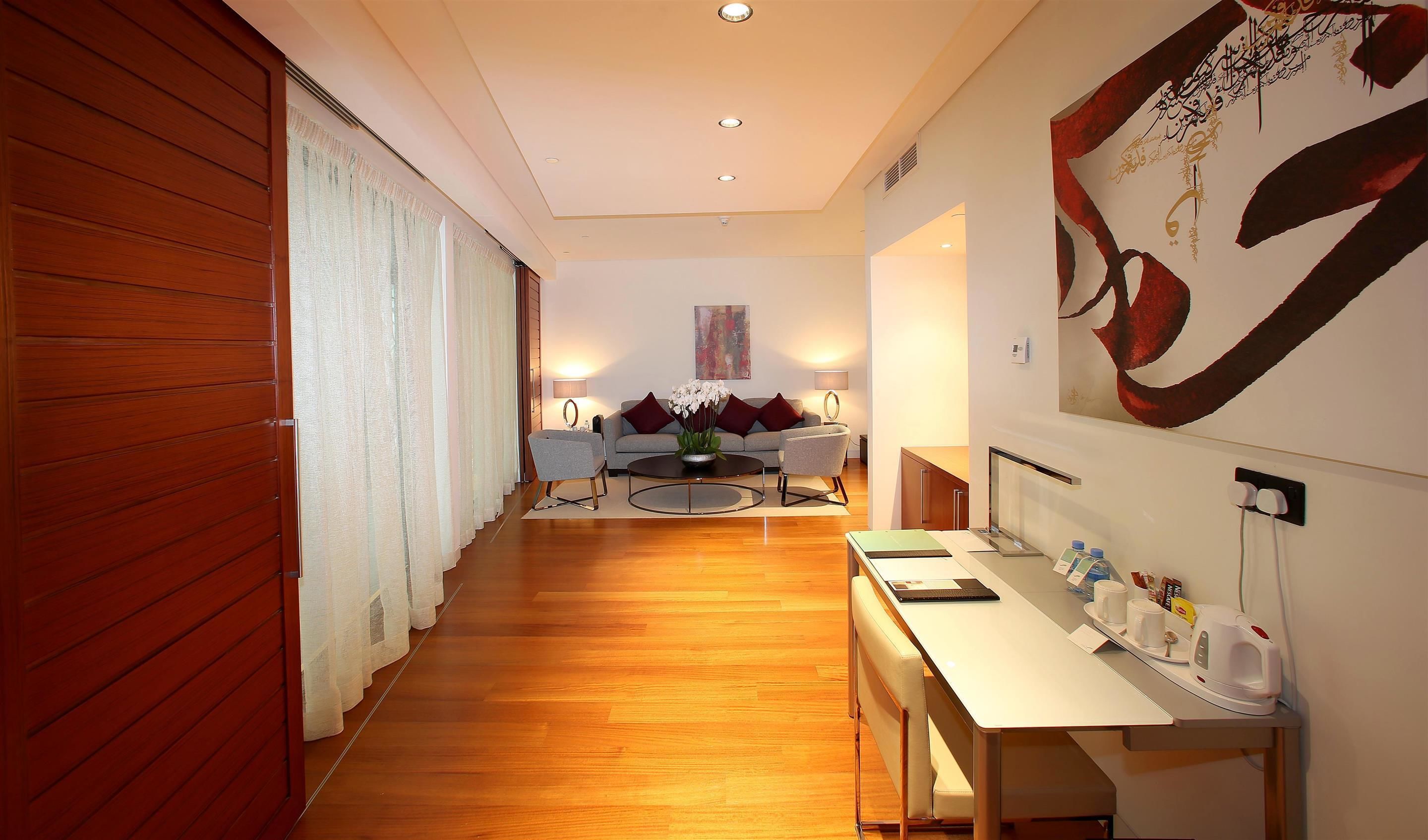 executive suite, 1 king bed | minibar, in-room safe, desk, soundproofing