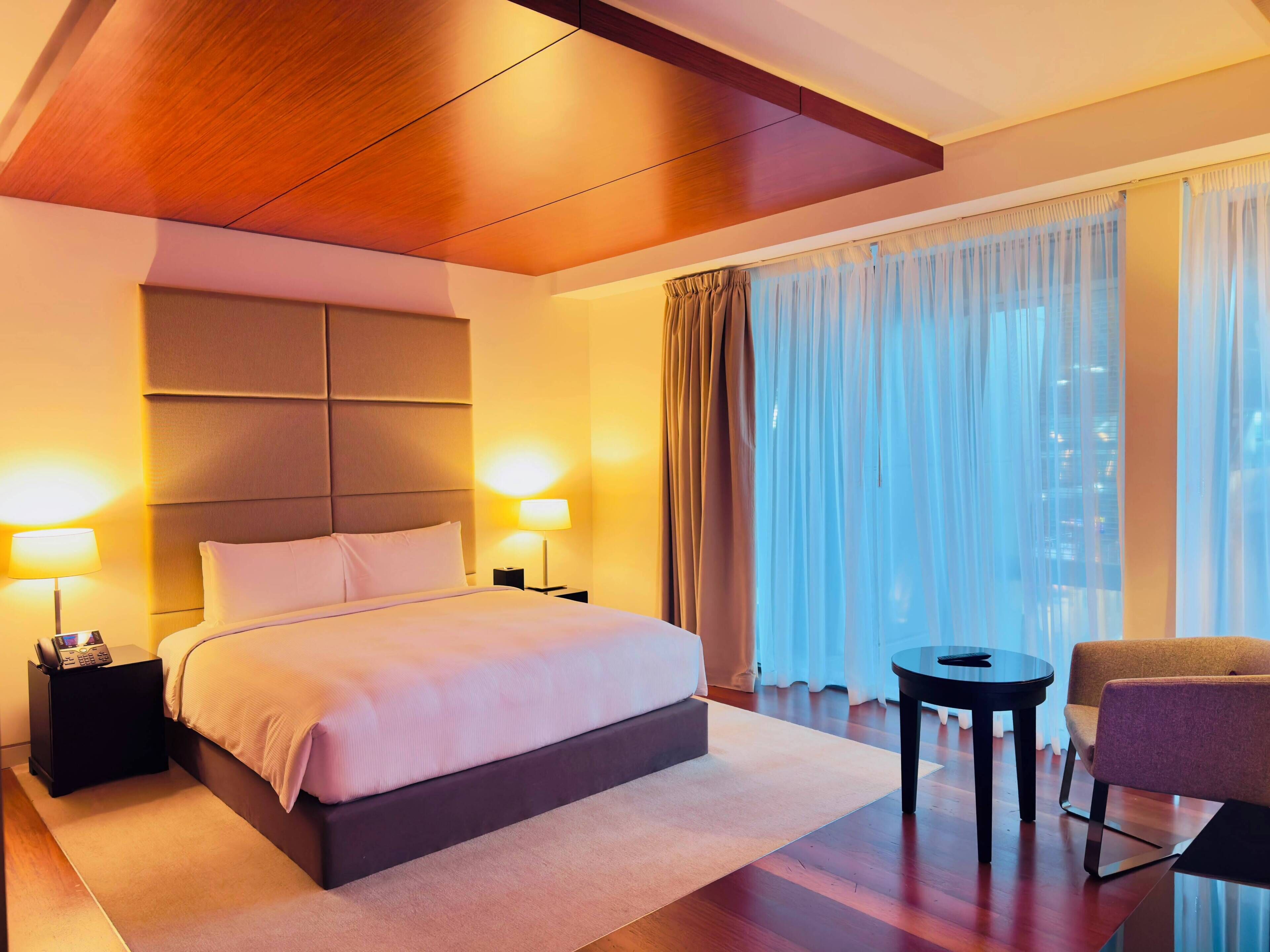 Executive Suite, 1 King Bed | Minibar, in-room safe, desk, soundproofing