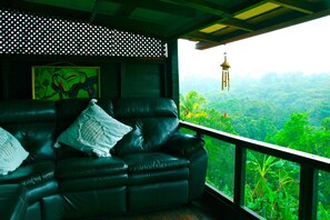 Appartamento panoramico, 1 camera da letto, vista lago parziale | Terrazza/patio