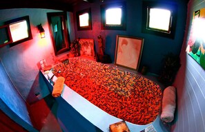Deep soaking bathtub - Toad Hall Hotel (Arenal)