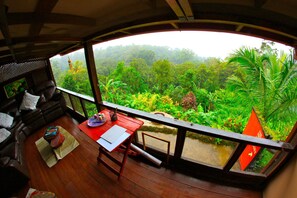 Apartemen Panorama, 1 kamar tidur, pemandangan danau terbatas | Balkon