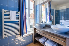 Standard Apartment, 1 Bedroom | Bathroom