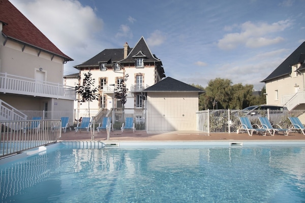 Piscine extérieure (ouverte en saison)