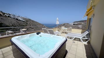 Apartment, 2 Bedrooms, Jetted Tub | Terrace/patio