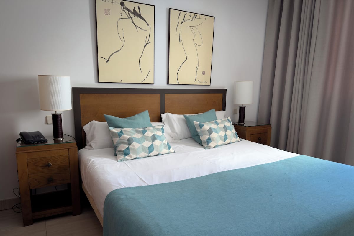 Apartment, 1 Bedroom, Jetted Tub | 1 bedroom, in-room safe, desk, blackout curtains