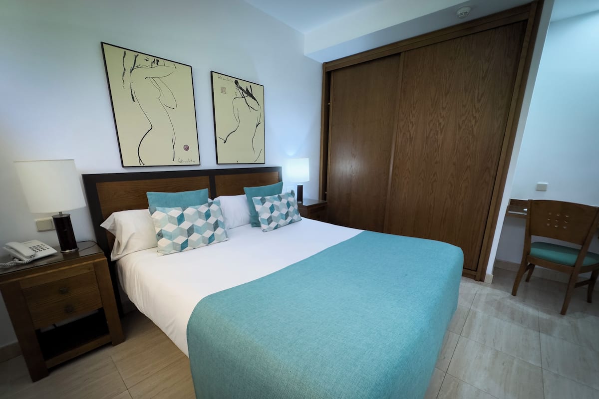 Apartment, 2 Bedrooms | 1 bedroom, in-room safe, desk, blackout curtains