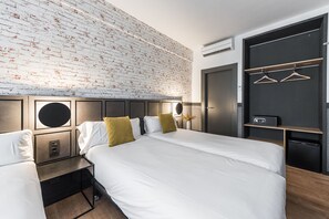 Desk, laptop workspace, soundproofing, free WiFi - BYPILLOW San Mamés (Bilbao)