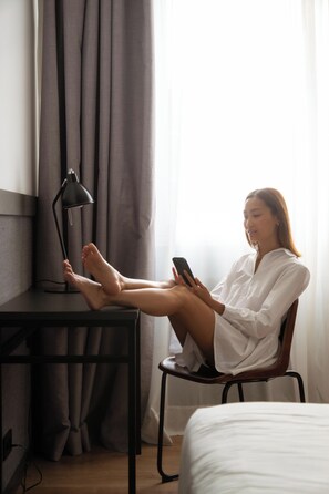 Superior Double Room | Desk, laptop workspace, soundproofing, free WiFi - BYPILLOW San Mamés (Bilbao)