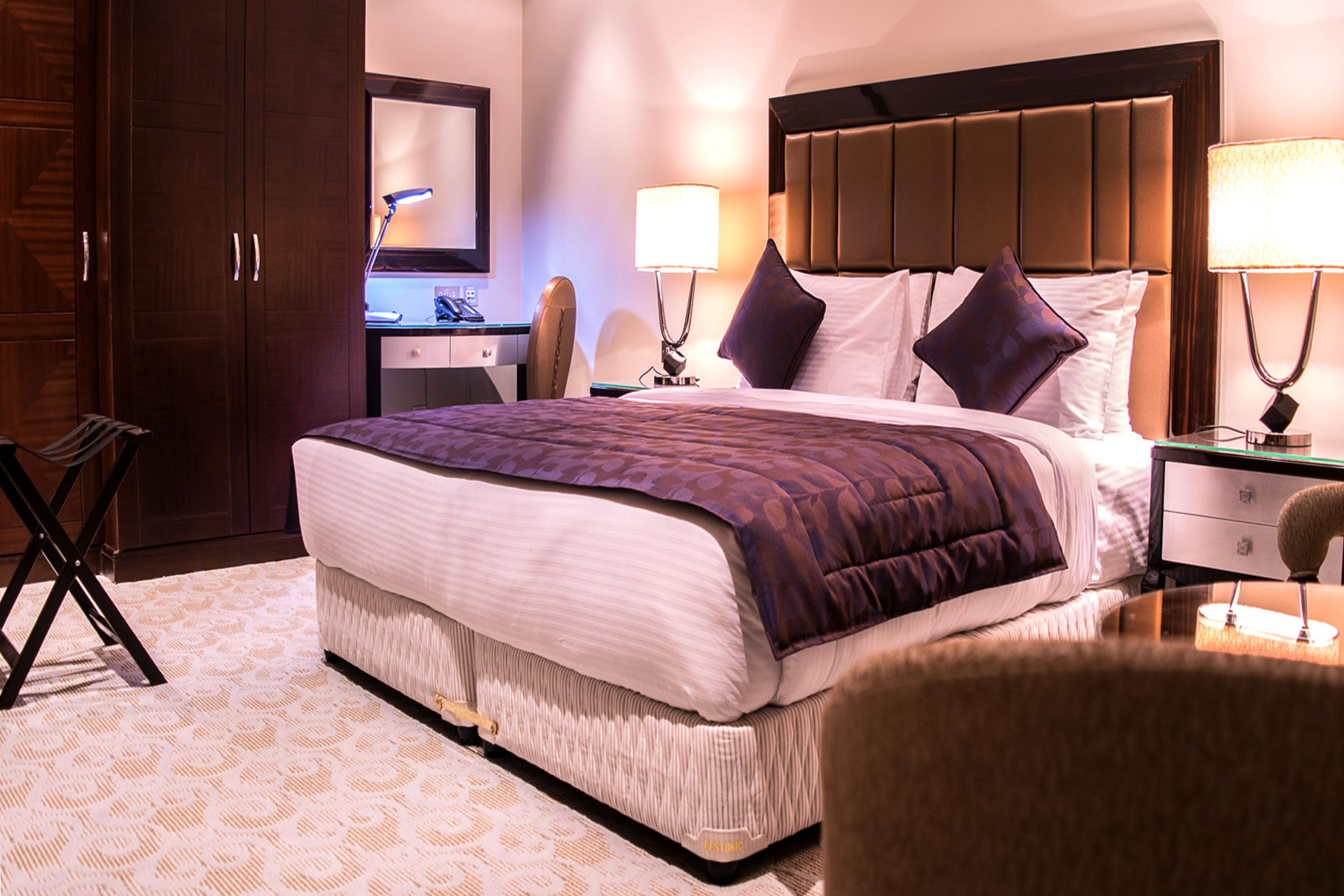 standard room | premium bedding, minibar, in-room safe, desk