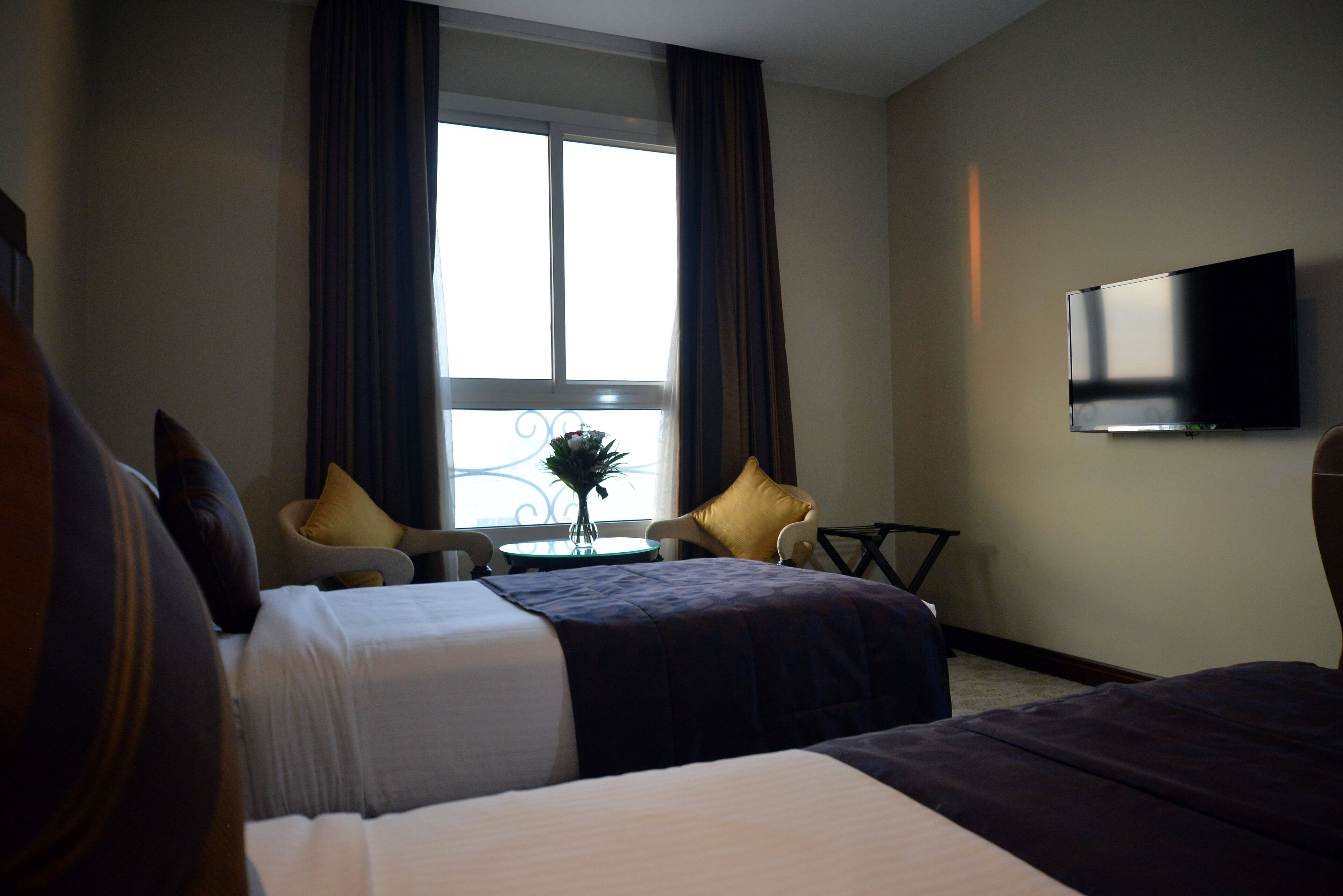 deluxe twin room, 1 bedroom | premium bedding, minibar, in-room safe, desk