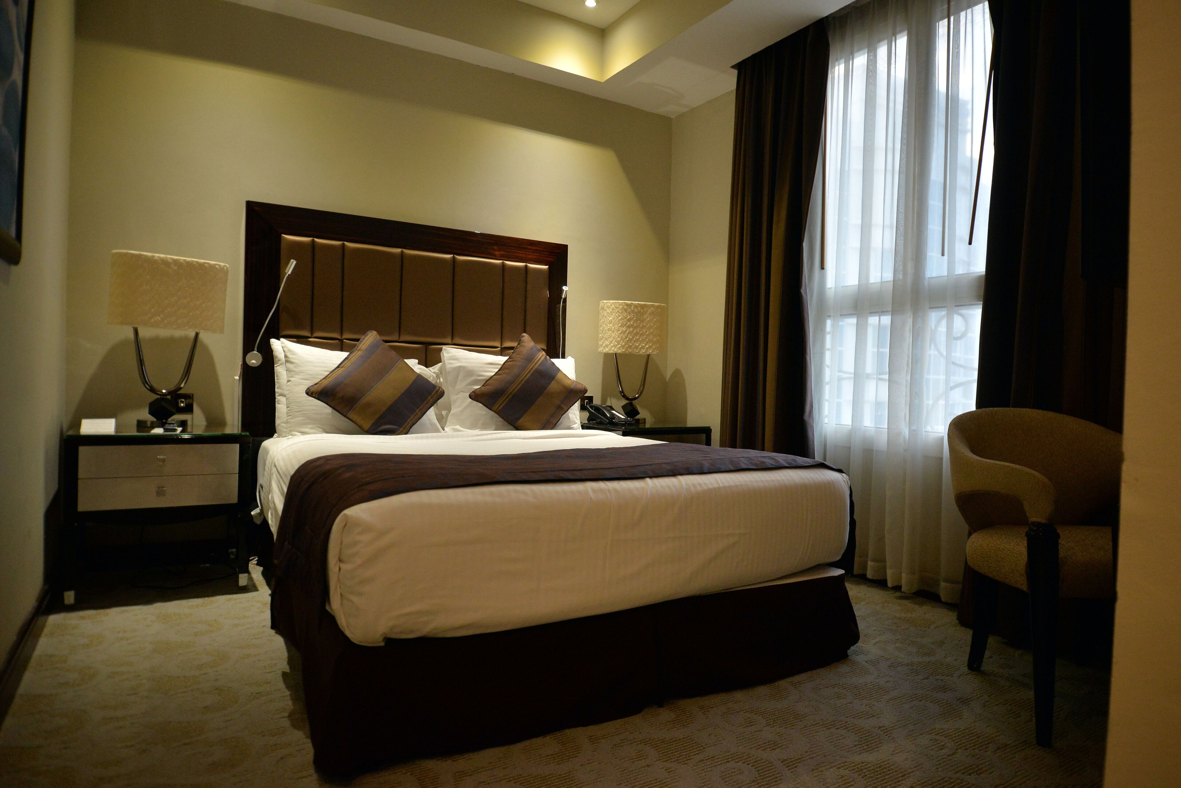 standard room | premium bedding, minibar, in-room safe, desk