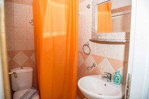 Shower, free toiletries, hair dryer, towels - Summer Bed Nydri (Lefkada)