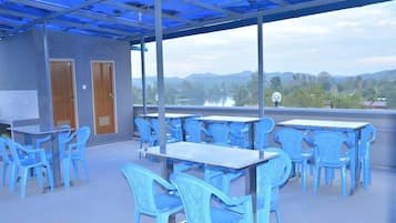 Tempat makan outdoor