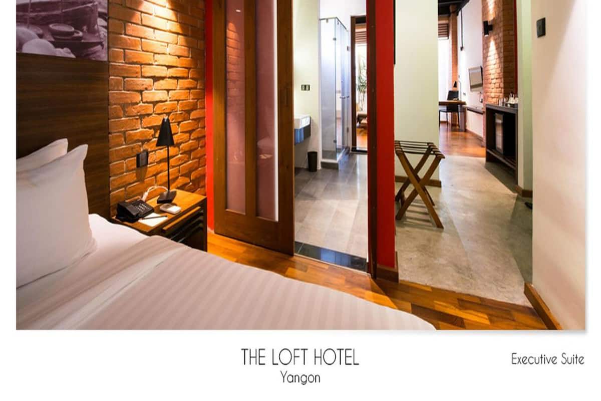 Executive Suite | Premium bedding, minibar, in-room safe, desk