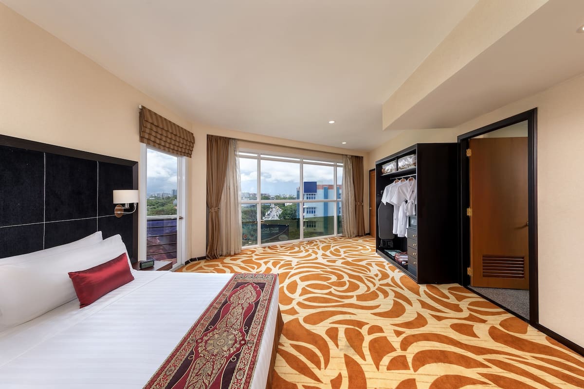 Minibar, in-room safe, desk, blackout curtains