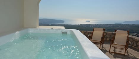 Villa, idromassaggio, vista mare (Thirassia) | Spa