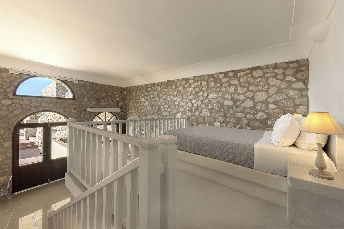 Suite, bain à remous, vue mer (Kallisti) | 1 chambre, coffres-forts dans les chambres, décoration personnalisée