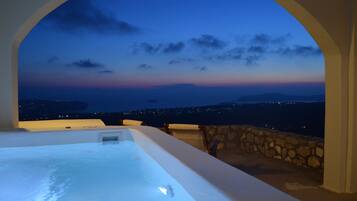 Vila, banheira de imersão, vista para o mar (Thirassia) | Terraço/pátio